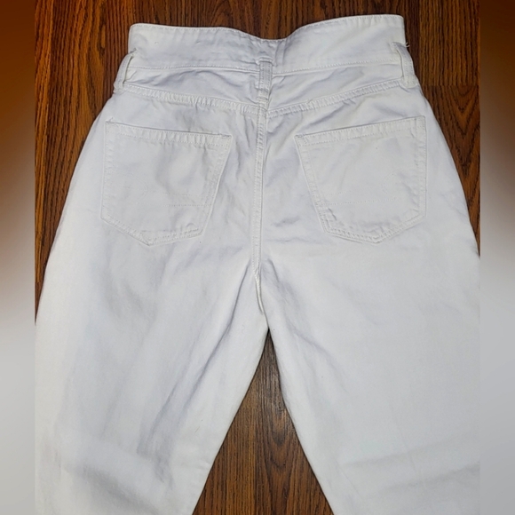 American Eagle High Rise White Mom Jeans - Size 0 | Classic & Chic A73 - Picture 12 of 12
